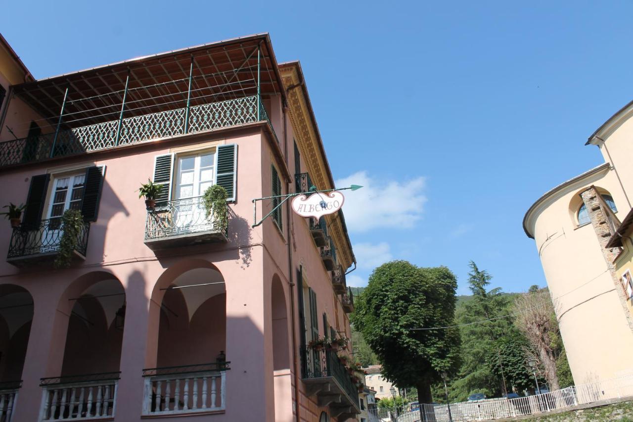 Albergo Dell'Angelo Pieve di Teco Exteriör bild